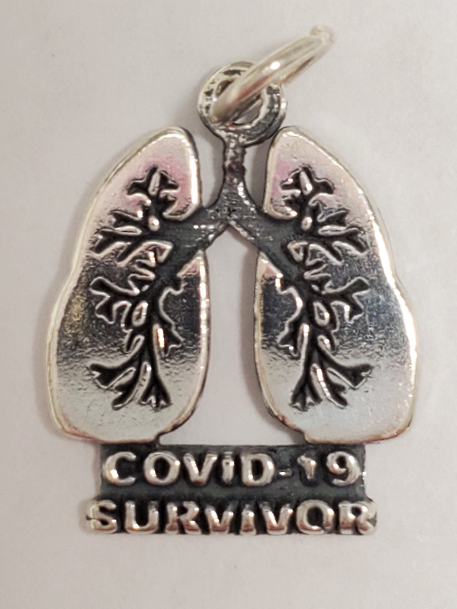 Covid-19 Pin and charm (LUNGS)